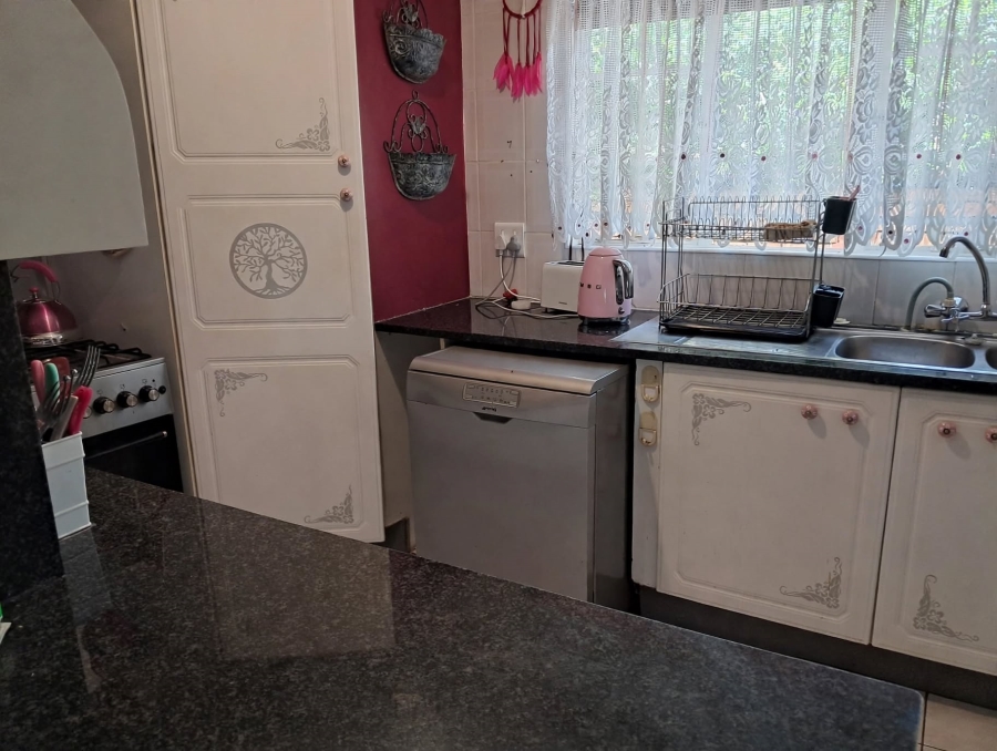 3 Bedroom Property for Sale in Safari Gardens North West